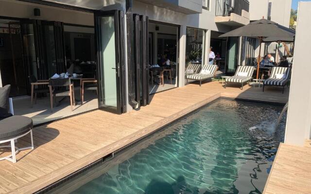 Trendy Melrose Apartment