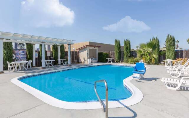 Super 8 by Wyndham Corning