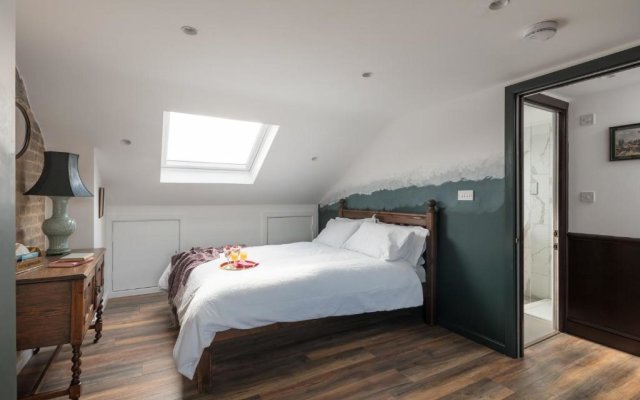 Courcy Road - 7 bedroom - sleeps up to 22