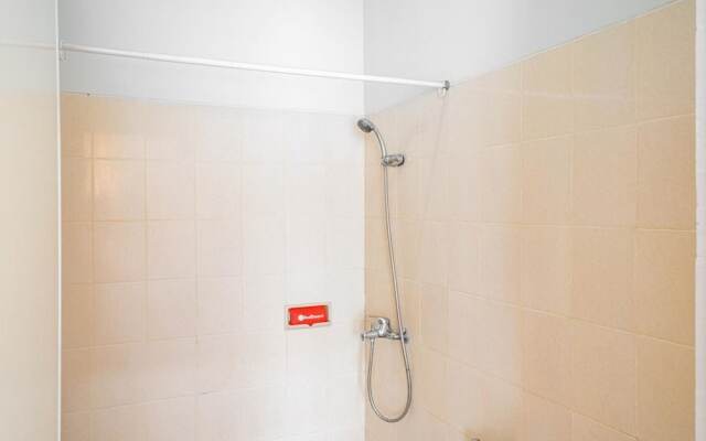 RedDoorz near Siloam Karawaci 3