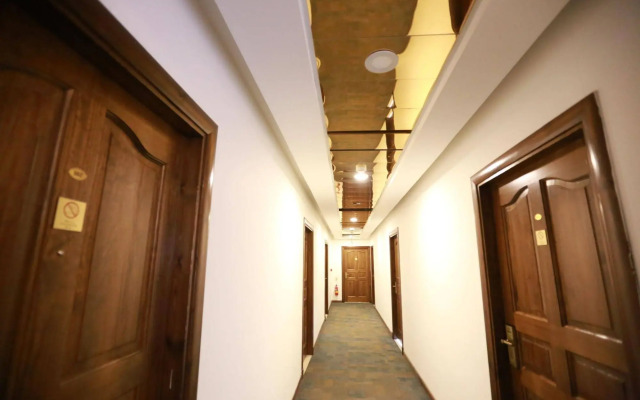 Royal Court Hotel