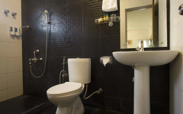 FabHotel Iberis Sholinganallur