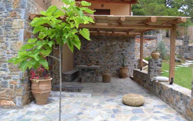 Evia Family House