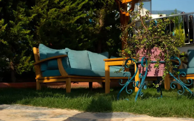 Mavi Yaprak Hotel