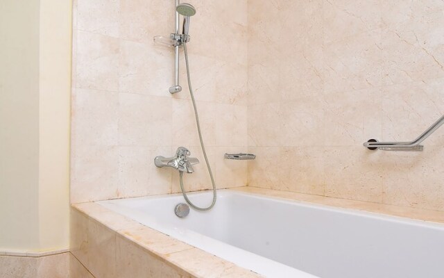 OYO Home 161 1BHK Taj Grandeur Palm