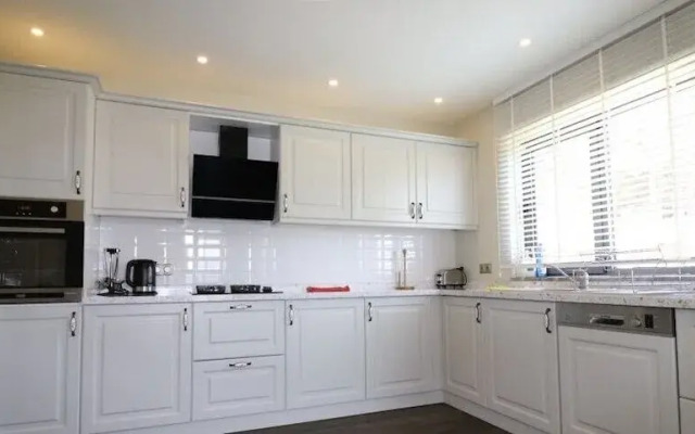 Villa Joy 2 by JoyLettings