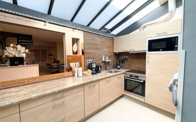 Charming townhouse with garden in the City of Love