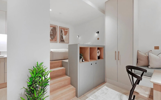 Stylish Earl's Court Studio Plus Patio