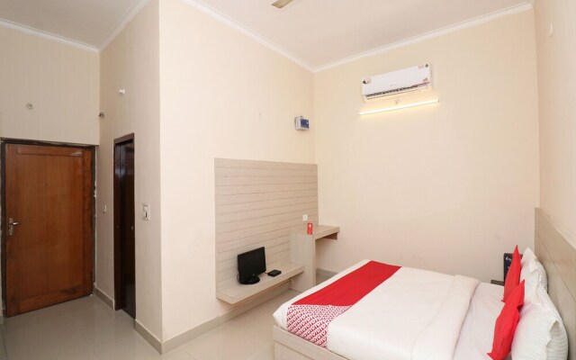 OYO 24410 Camellia Resort