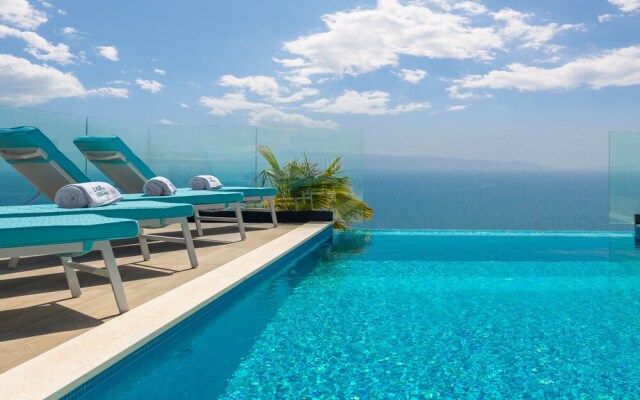 Luxury Villa Riva with Infinity Pool