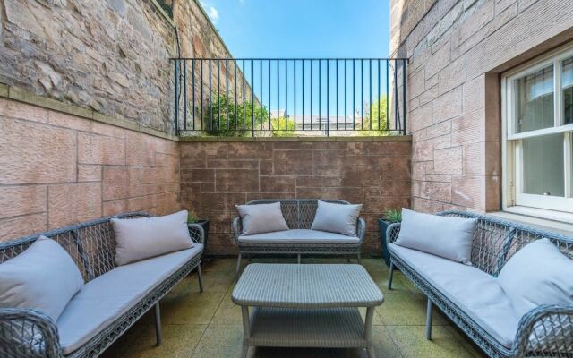 JOIVY Luxury Carlton Terrace Main Door Apartment