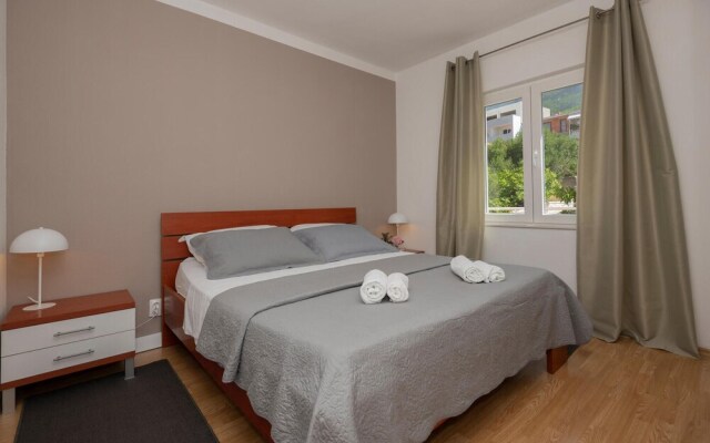 Nice Home in Makarska With Wifi and 2 Bedrooms