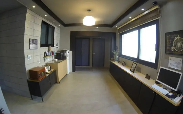 24guesthouse Garosu-gil