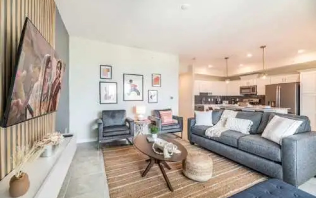 Super cute condo with 2 themed bedrooms