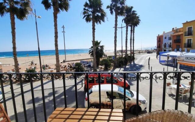 AR28-1, Coqueto apartamento en primera línea de playa