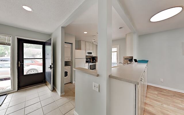 570queen 2 Bedroom Condo