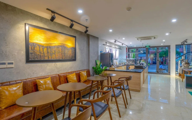 Lake View Hotel