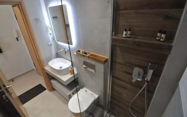 Zennova 82  City Center Apt