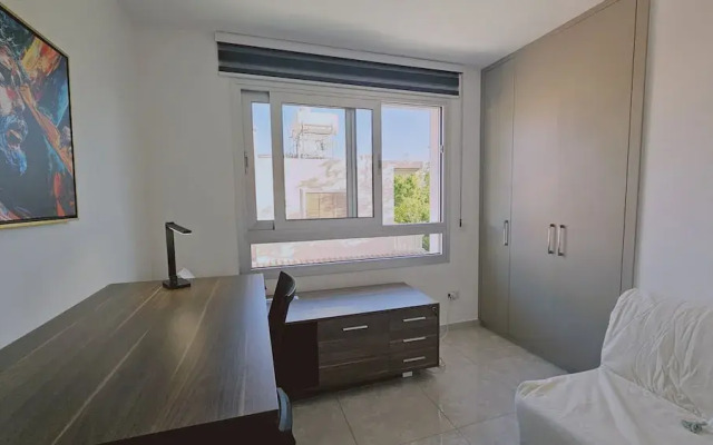 130 LCA -stay Digital Den Apartment