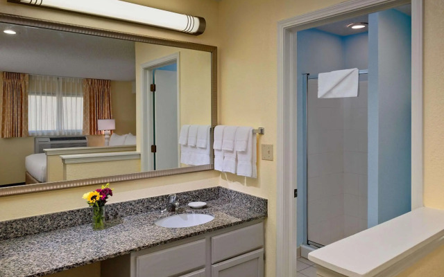 Sonesta Simply Suites Cleveland Airport