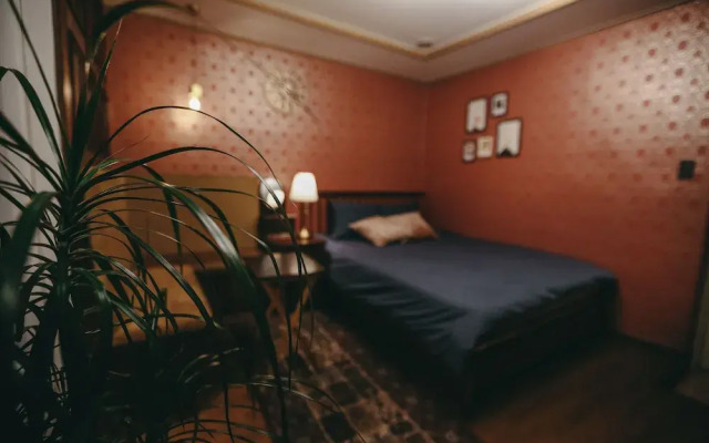 Antique House