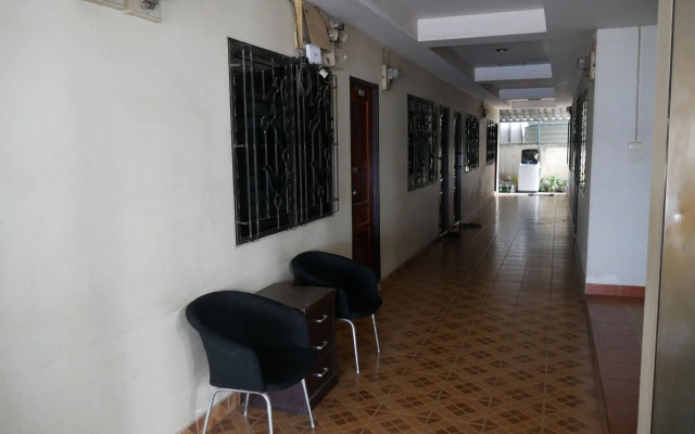 Phuttipong Apartment