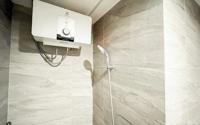 Basic Brown Accent 1Br Apartment Collins Boulevard