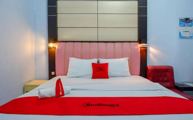 RedDoorz Plus Syariah near Stasiun Pekalongan 2