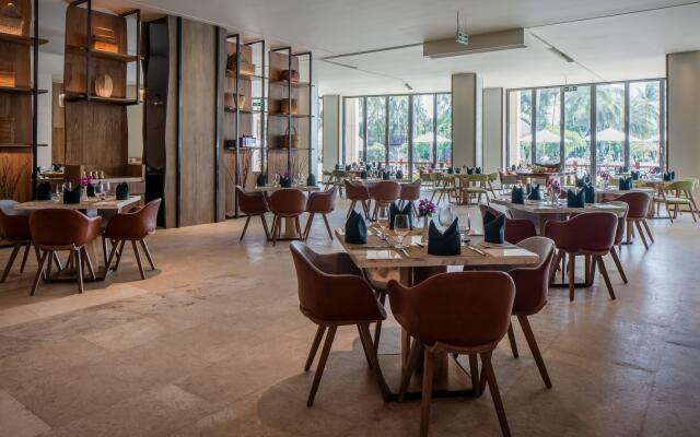 Holiday Inn Resort Sanya Bay by IHG
