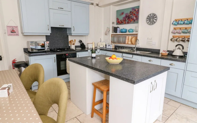 Canalside Cottage