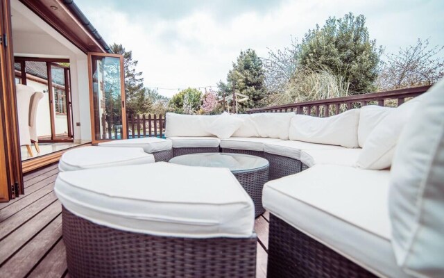 Threeways Retreat With Heated Swimming Pool