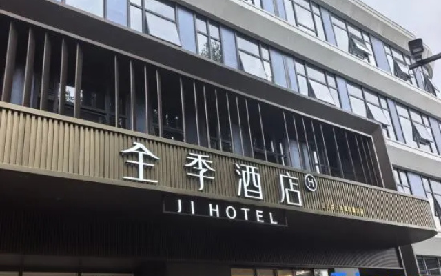 All Seasons Yichang Riverside Avenue River View Hotel – Exterior – Yichang