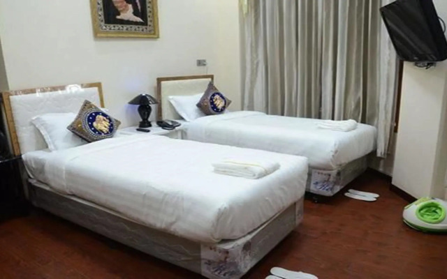 Mandalay Kandawgyi Inn