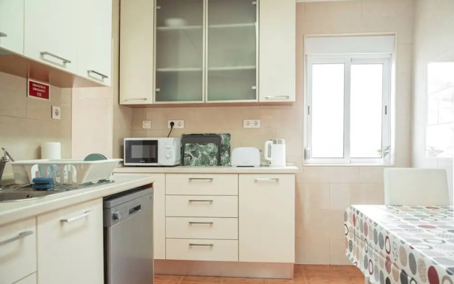Peaceful and Serene 3 Bedroom Apartment in Lisbon