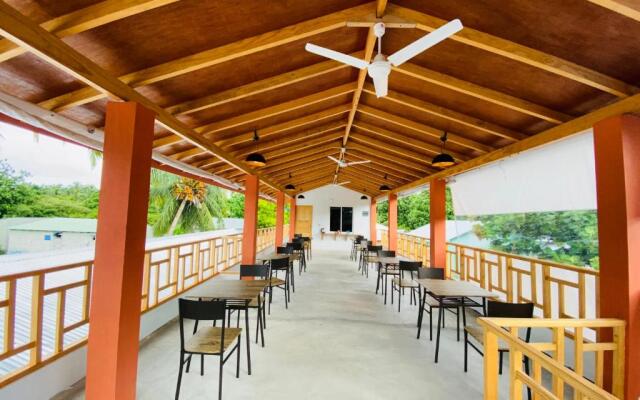 Thoddoo White Sand Inn