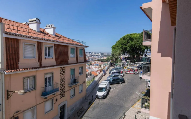 Lovelystay - Sunshine Residence in the Heart of Graça