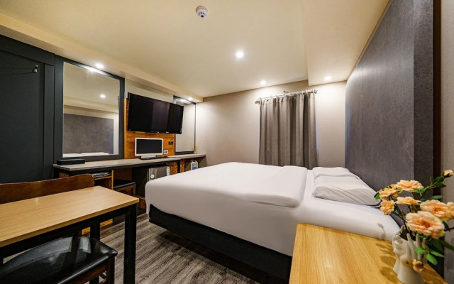 27 Hotel