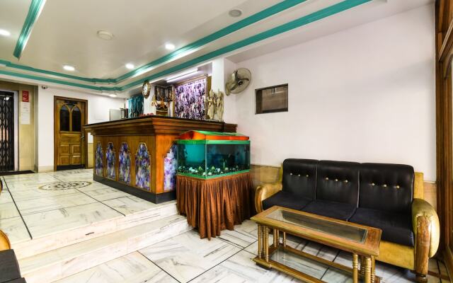 OYO 11732 Maharaja Inn
