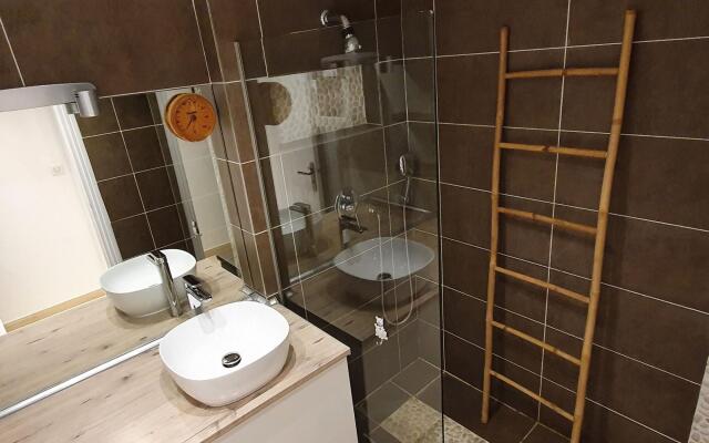 Classy Apartment in Nice with pool and private parking place