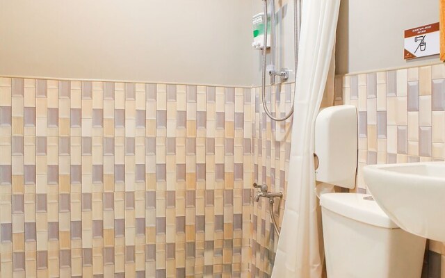 OYO 484 Gonzala Suites