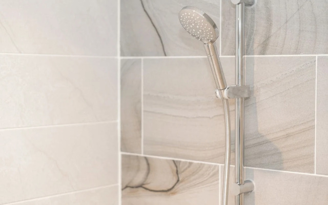 1BR Pool Gym Game Room C220