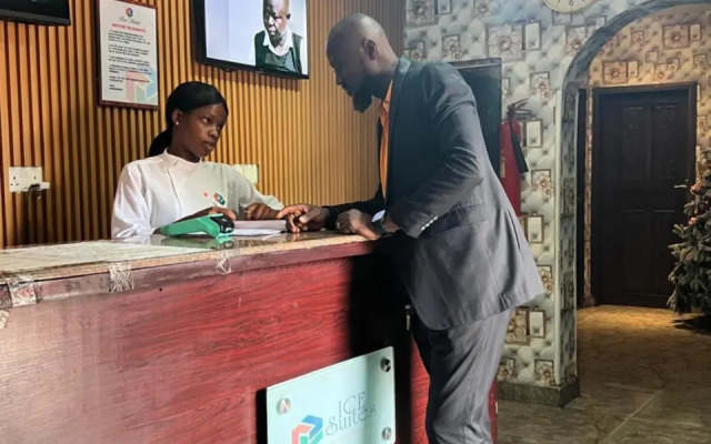 Ice Suites And Apartment