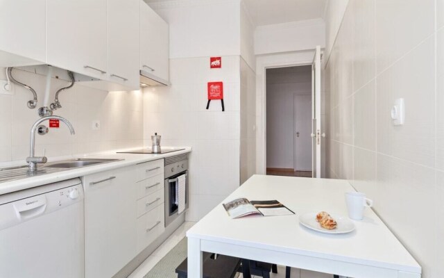 Minimalist 2bdr Apt in Lisbon, Excellent Location