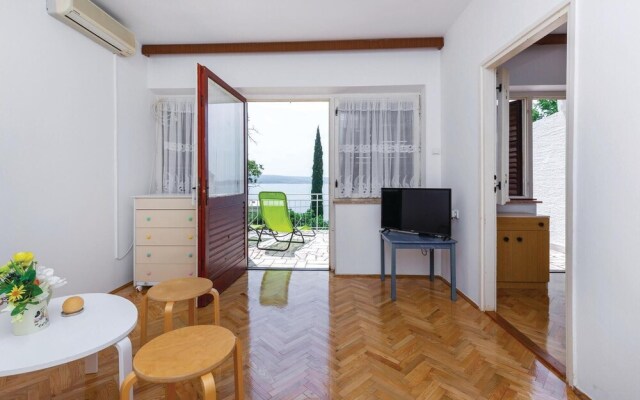 Nice Home in Dramalj With Wifi and 2 Bedrooms