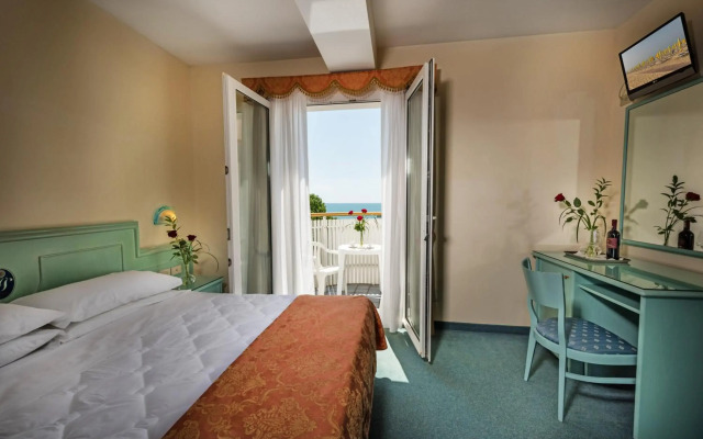 SALUS Smart & Chic Hotel