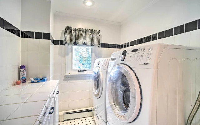 Pet-friendly Latham Retreat ~ 7 Mi to Albany!