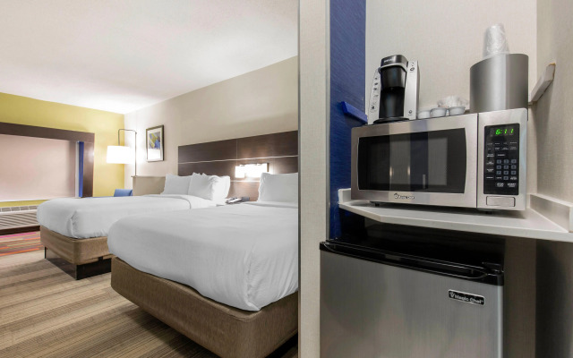 Holiday Inn Express & Suites Chicago West - St Charles