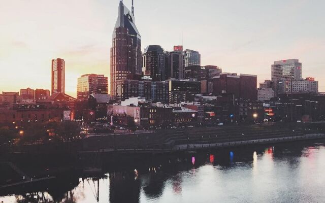 Abode Nashville - Marathon Village Near Downtown