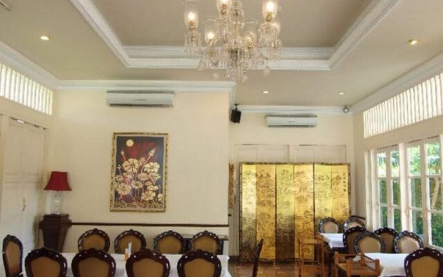 Aunruen Residence And Restaurant