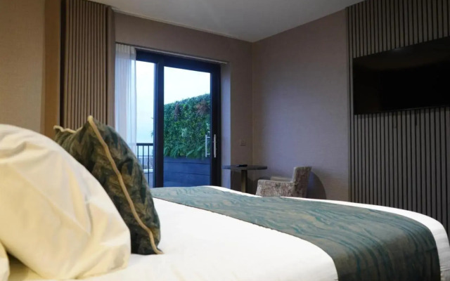The Knowes Hotel & Restaurant